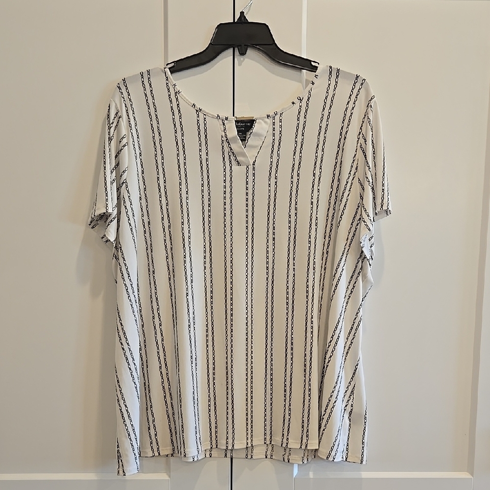 Liz Claiborne White & Black Short Sleeve Shirt